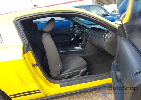 2006 Ford Mustang V6 z USA, uszkodzony, nr VIN 1ZVFT80N265123089